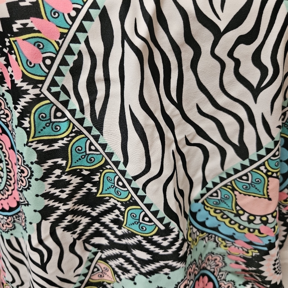 VENUS Vibrant Patterned Tankini - Picture 3 of 15